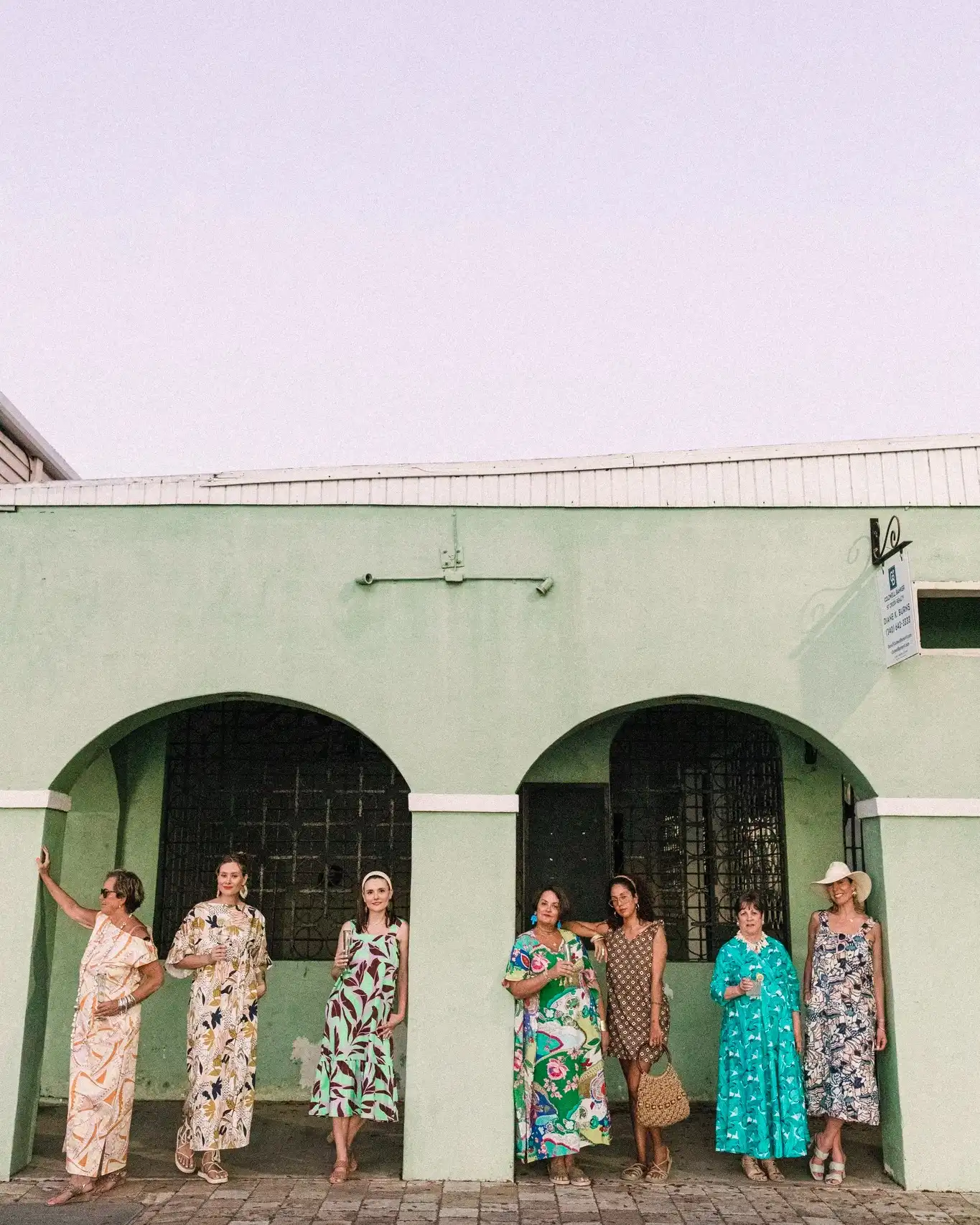 25 Reasons your 2025 wardrobe must include a Kaftan! 

Drum roll please.....🥁 

#25 Timeless Classic: While trends come and go, kaftans remain a perennial favorite.

📸 : @kerissa.noelle 

#drinkingdresses #drinkingdress #islandinspired #Kaftansfor2025 #kaftanqueen #cocktailkaftan